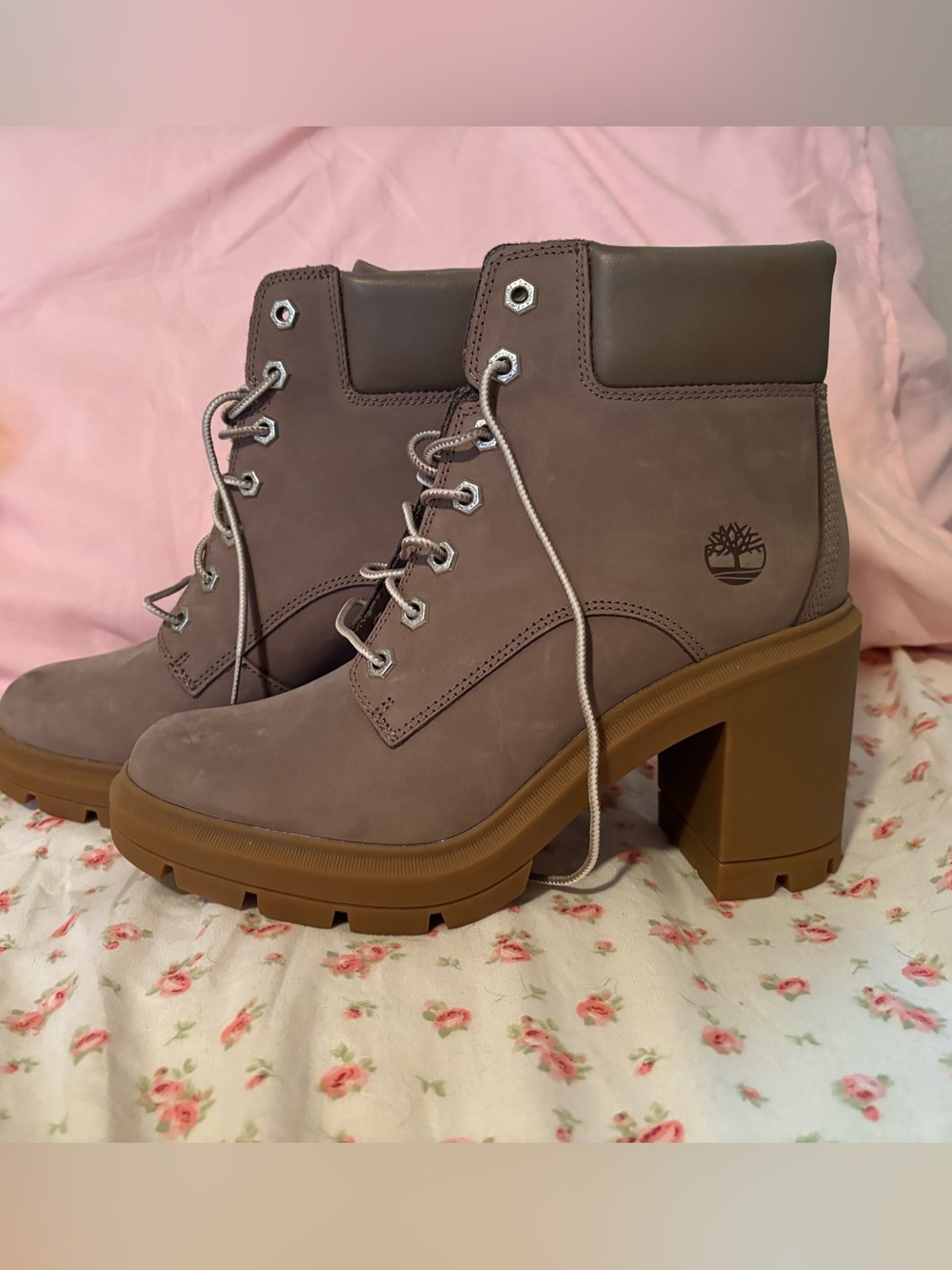 Timberland Women's Mauve Lace-Up Chunky Heel Boots with Tan Sole